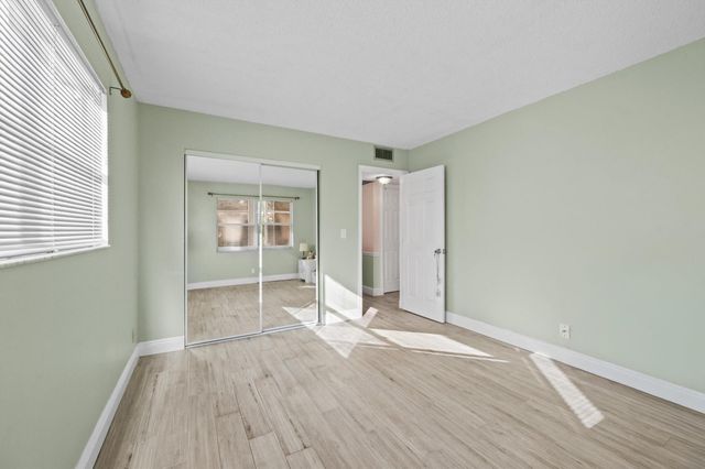 380 Sheffield P, West Palm Beach, FL 33417