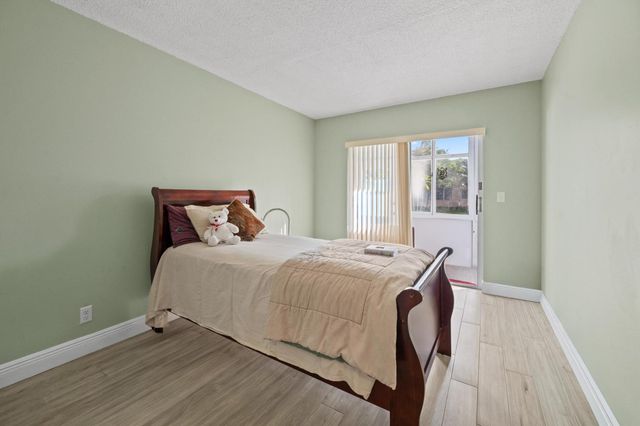 380 Sheffield P, West Palm Beach, FL 33417