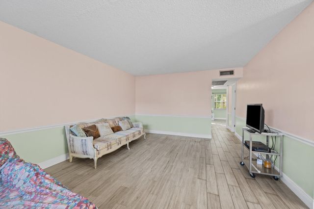 380 Sheffield P, West Palm Beach, FL 33417