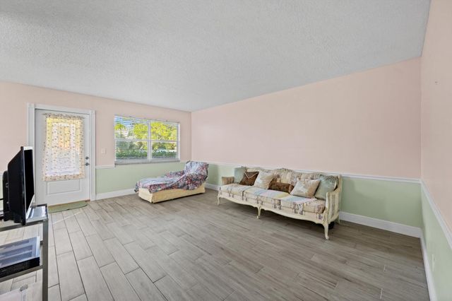 380 Sheffield P, West Palm Beach, FL 33417