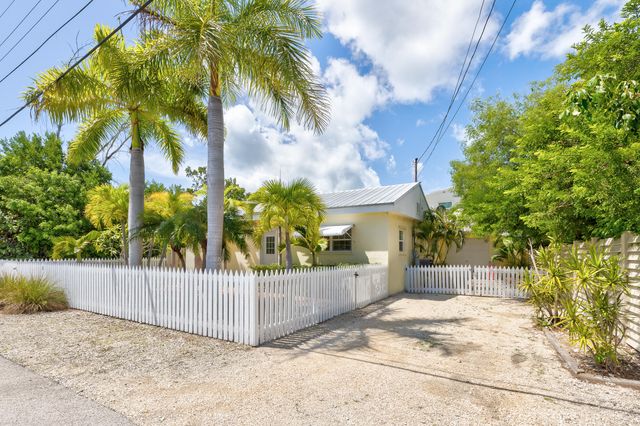157 Caloosa Street, Plantation Key, FL 33070