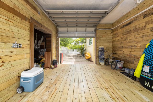 157 Caloosa Street, Plantation Key, FL 33070