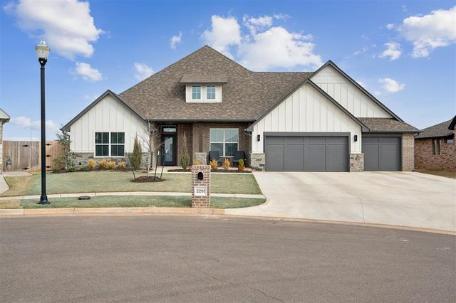2201 Lago Drive, Moore, OK 73160