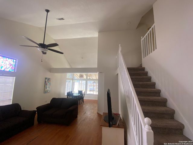 9318 Andersonville Ln, San Antonio, TX 78240