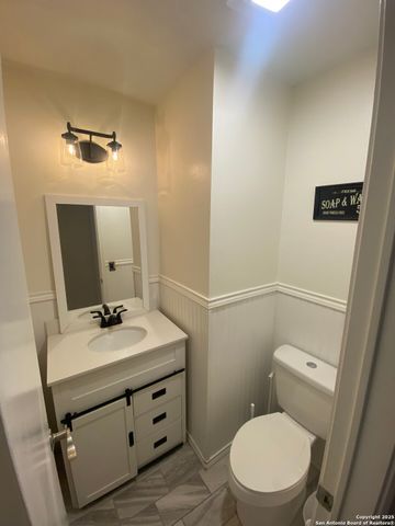 9318 Andersonville Ln, San Antonio, TX 78240