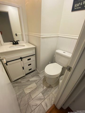 9318 Andersonville Ln, San Antonio, TX 78240