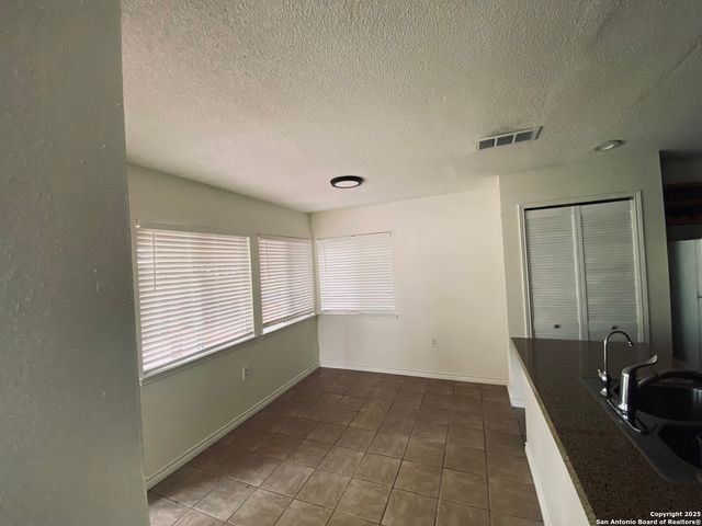 9318 Andersonville Ln, San Antonio, TX 78240