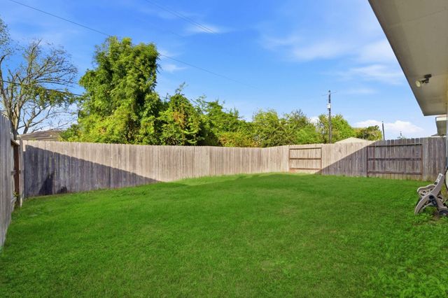 115 Austin Road, Angleton, TX 77515
