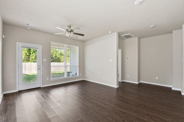 115 Austin Road, Angleton, TX 77515