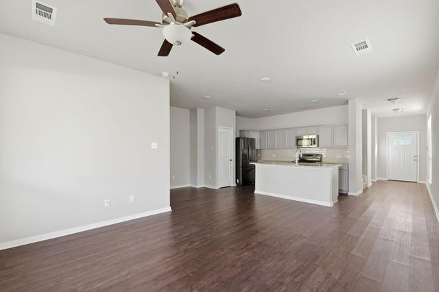 115 Austin Road, Angleton, TX 77515