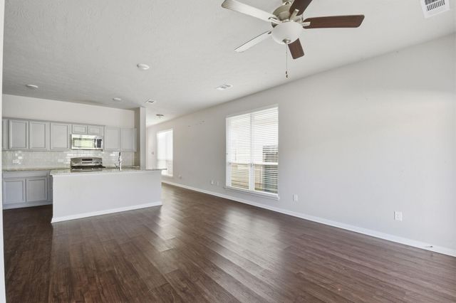 115 Austin Road, Angleton, TX 77515