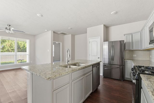 115 Austin Road, Angleton, TX 77515