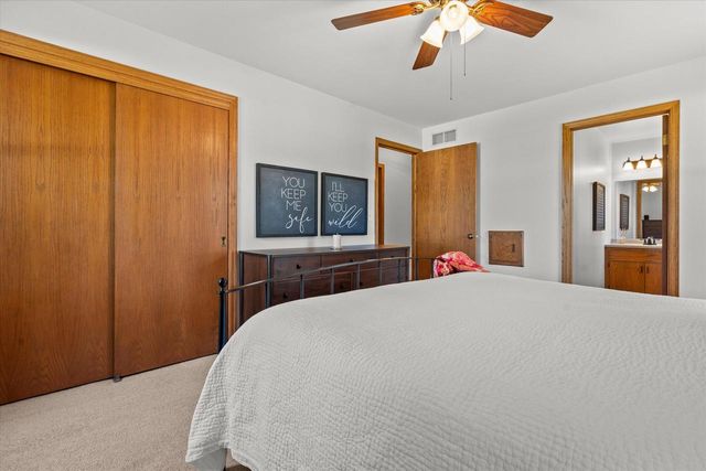 N76W15272 Prairie LANE, Menomonee Falls, WI 53051