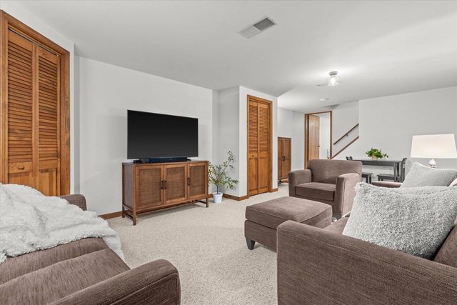 N76W15272 Prairie LANE, Menomonee Falls, WI 53051
