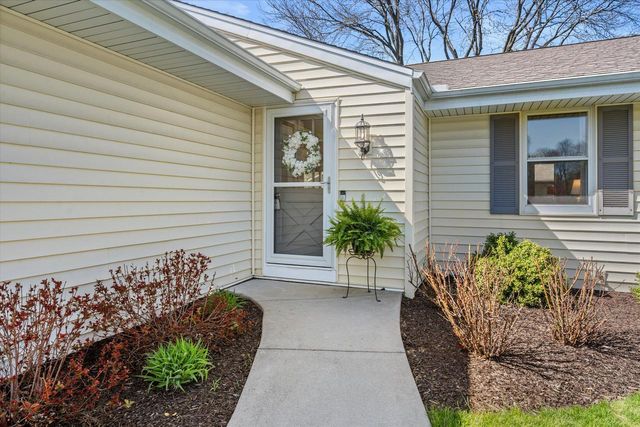 N76W15272 Prairie LANE, Menomonee Falls, WI 53051