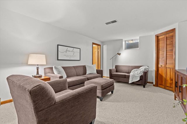 N76W15272 Prairie LANE, Menomonee Falls, WI 53051