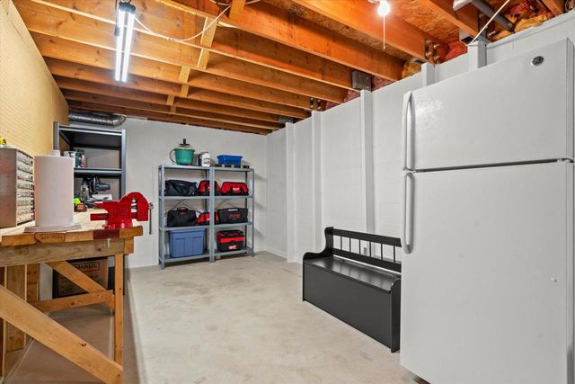 N76W15272 Prairie LANE, Menomonee Falls, WI 53051