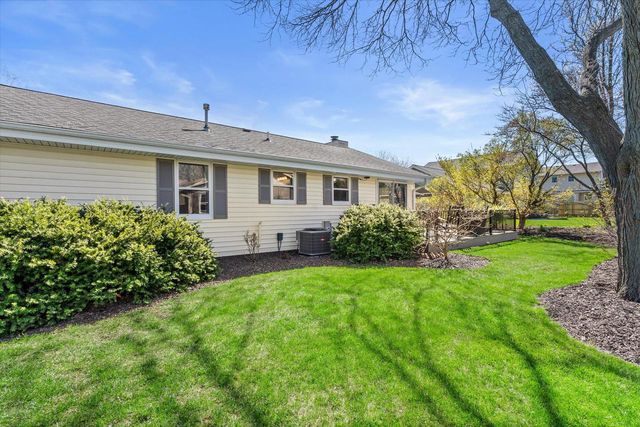 N76W15272 Prairie LANE, Menomonee Falls, WI 53051