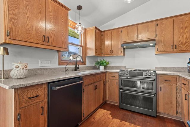 N76W15272 Prairie LANE, Menomonee Falls, WI 53051