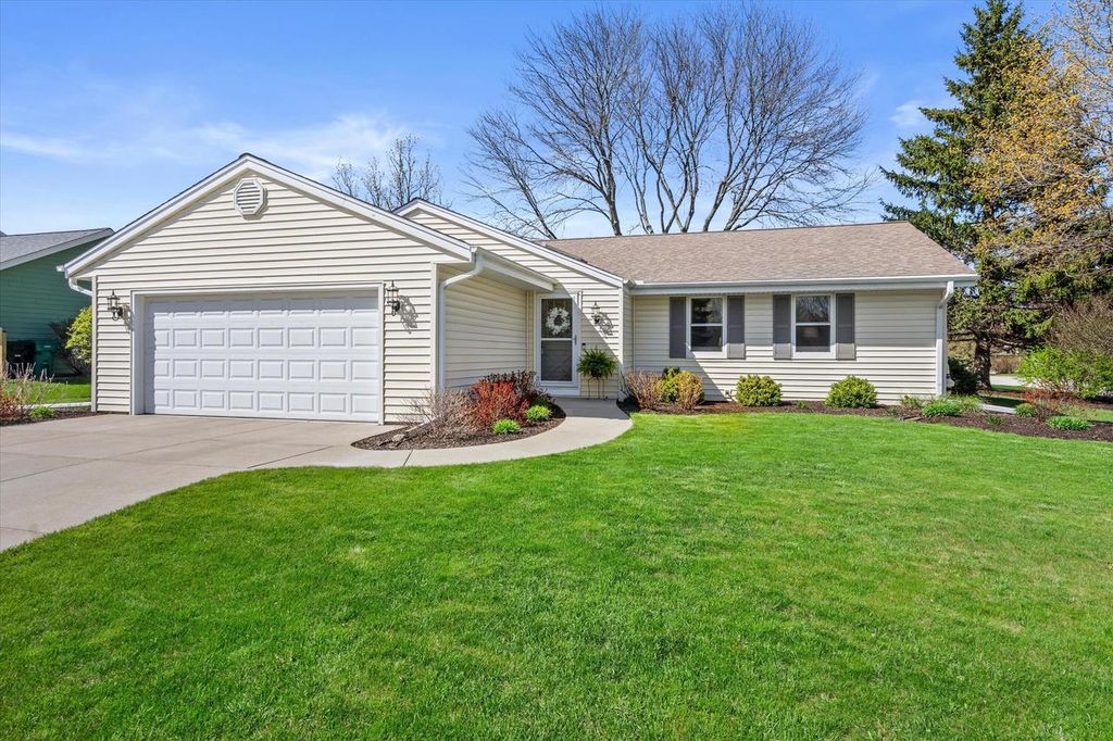 N76W15272 Prairie LANE, Menomonee Falls, WI 53051
