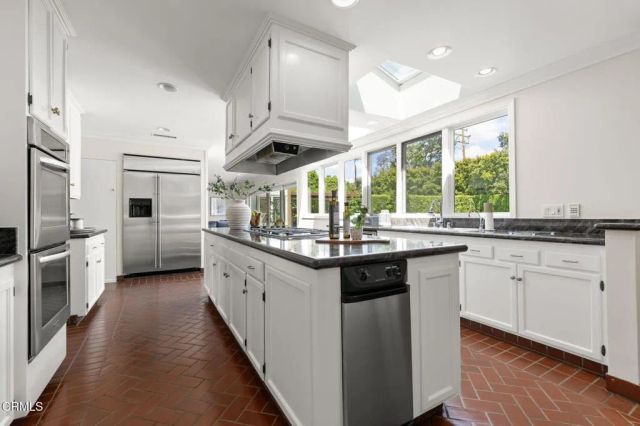 534 Vallombrosa Drive, Pasadena, CA 91107