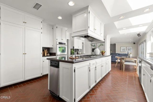 534 Vallombrosa Drive, Pasadena, CA 91107