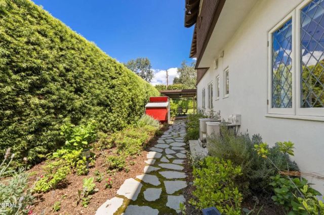 534 Vallombrosa Drive, Pasadena, CA 91107