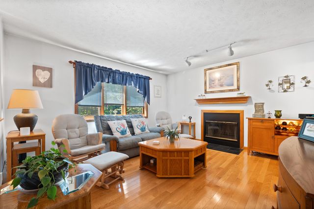11 Poore Road, Hooksett, NH 03106