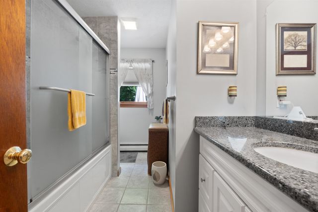 11 Poore Road, Hooksett, NH 03106