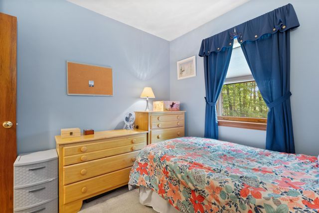 11 Poore Road, Hooksett, NH 03106