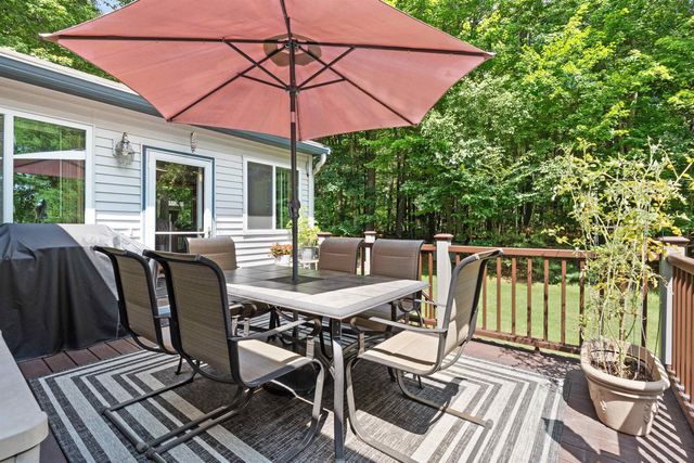11 Poore Road, Hooksett, NH 03106