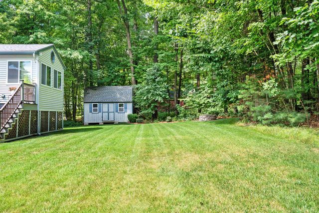 11 Poore Road, Hooksett, NH 03106