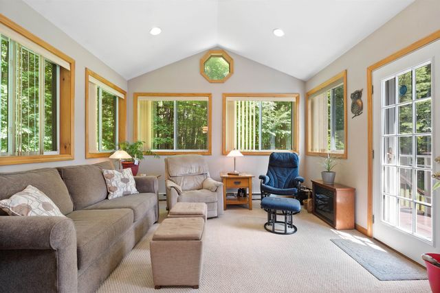 11 Poore Road, Hooksett, NH 03106