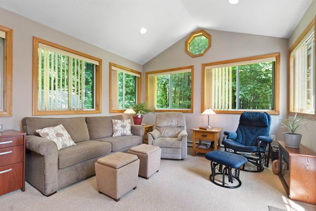 11 Poore Road, Hooksett, NH 03106