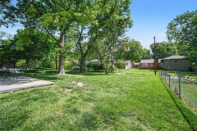 9407 Craig Drive, Overland Park, KS 66212