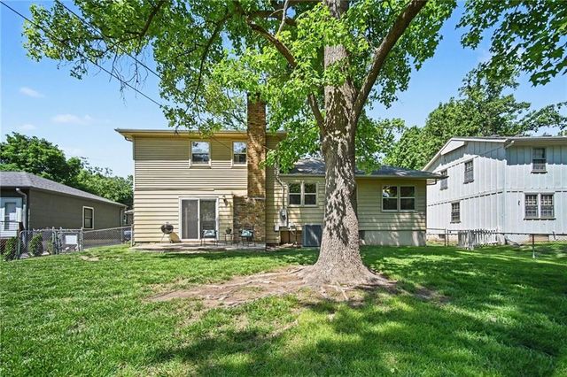 9407 Craig Drive, Overland Park, KS 66212