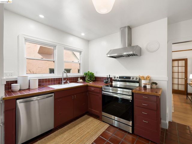 2816 Webster St, Berkeley, CA 94705