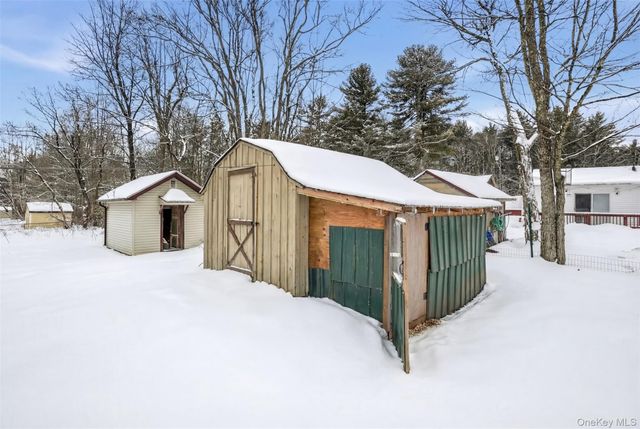 10 Maple Avenue N, Loch Sheldrake, NY 12779