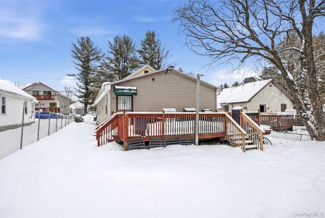 10 Maple Avenue N, Loch Sheldrake, NY 12779