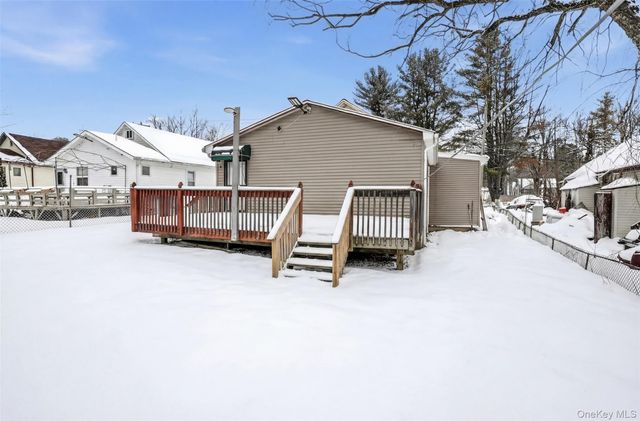 10 Maple Avenue N, Loch Sheldrake, NY 12779