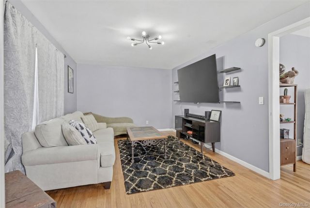 10 Maple Avenue N, Loch Sheldrake, NY 12779