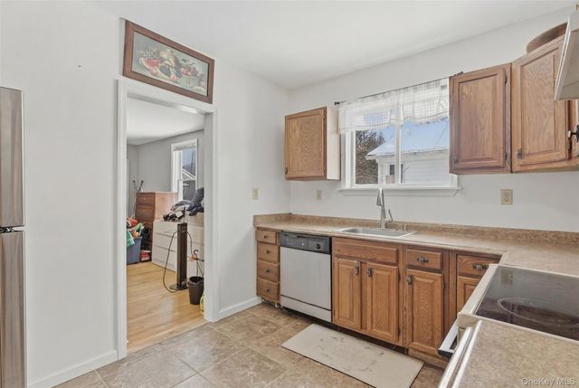 10 Maple Avenue N, Loch Sheldrake, NY 12779