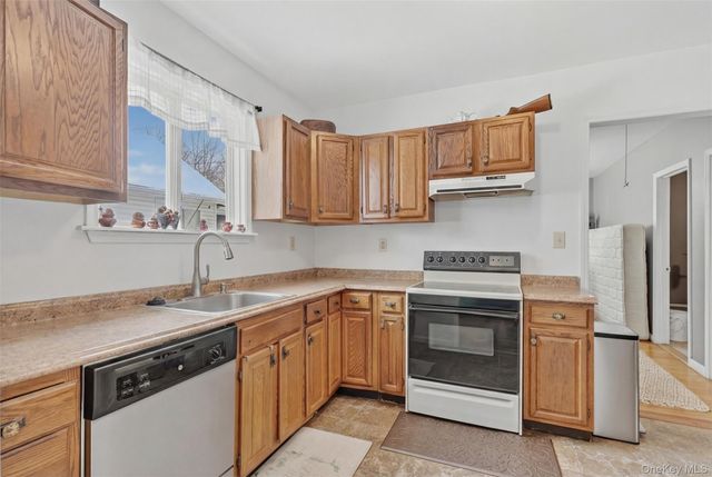 10 Maple Avenue N, Loch Sheldrake, NY 12779