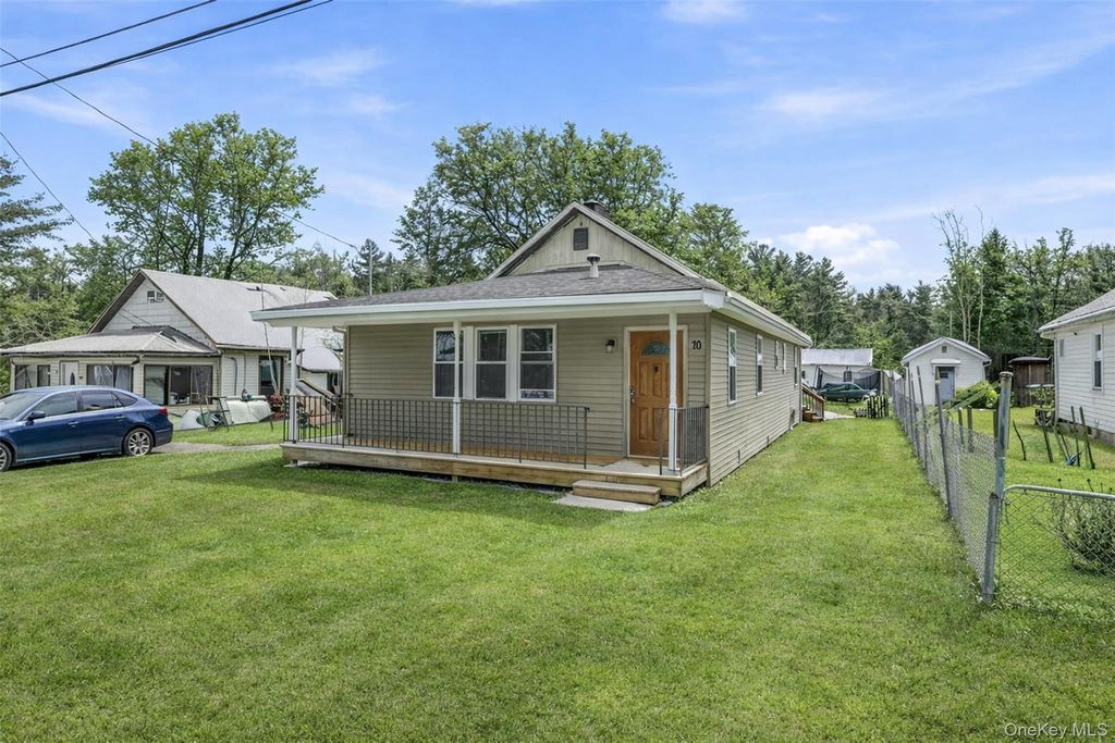 10 Maple Avenue N, Loch Sheldrake, NY 12779