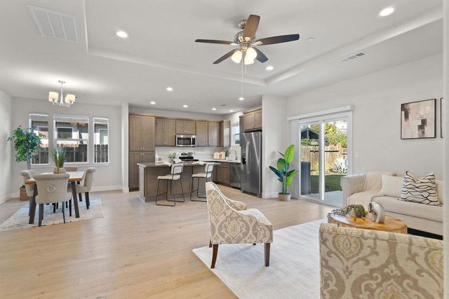 1972 Sugar Pine Dr, Oakdale, CA 95361