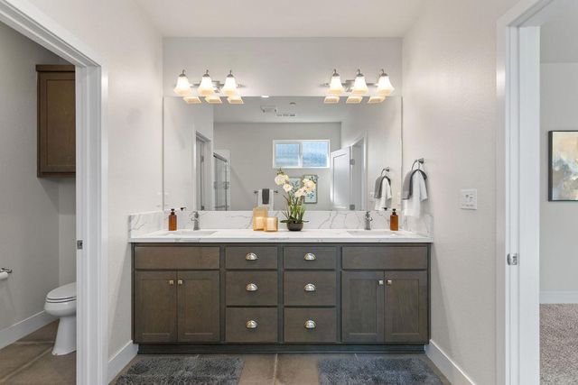 1972 Sugar Pine Dr, Oakdale, CA 95361