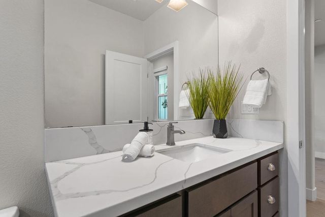 1972 Sugar Pine Dr, Oakdale, CA 95361