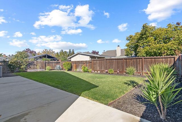 1972 Sugar Pine Dr, Oakdale, CA 95361