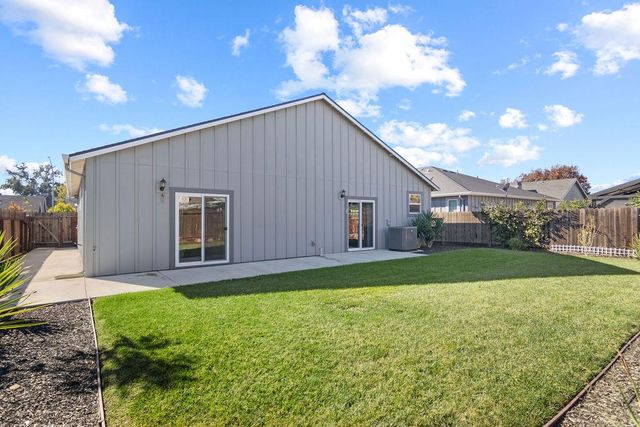 1972 Sugar Pine Dr, Oakdale, CA 95361