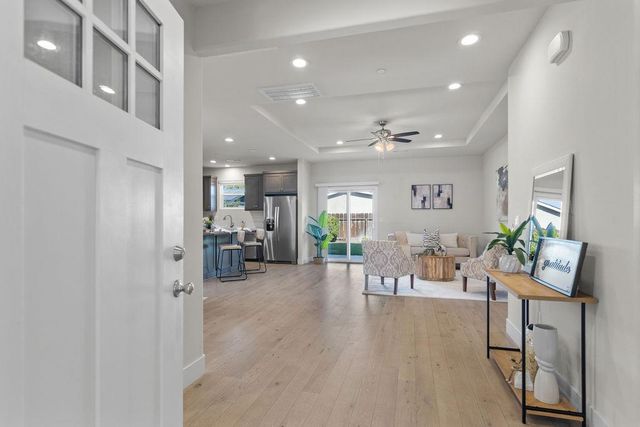 1972 Sugar Pine Dr, Oakdale, CA 95361